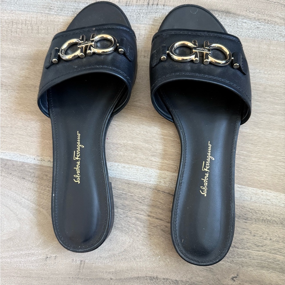 FERRAGAMO GANCINI LEATHER SLIDE - Picture 3 of 9